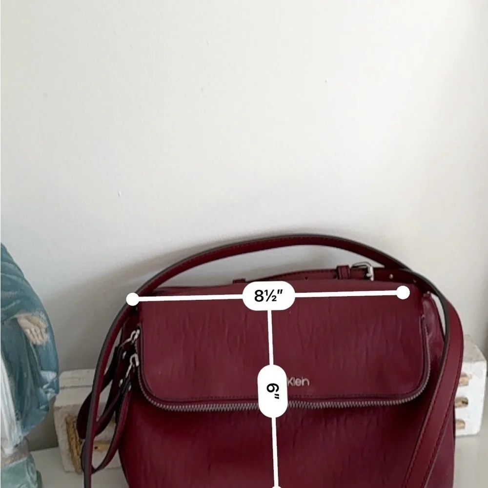 Calvin Klein Crossbody in Currant – Stylish & Functional